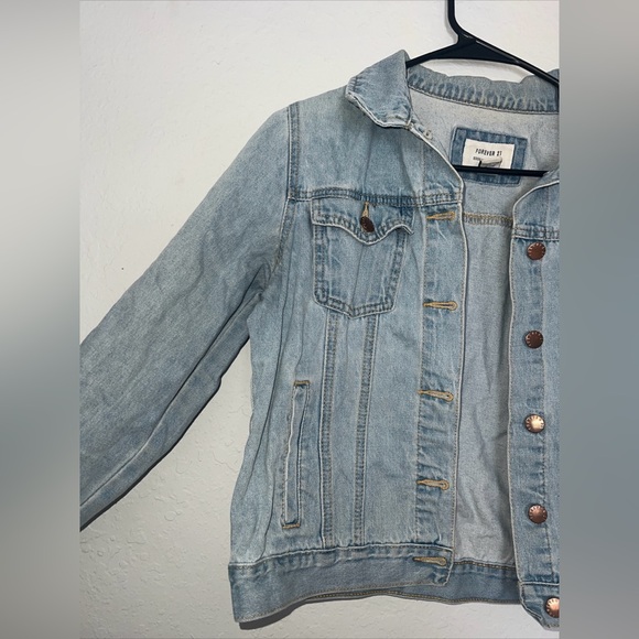 Forever 21 light denim jacket size small - Picture 3 of 12